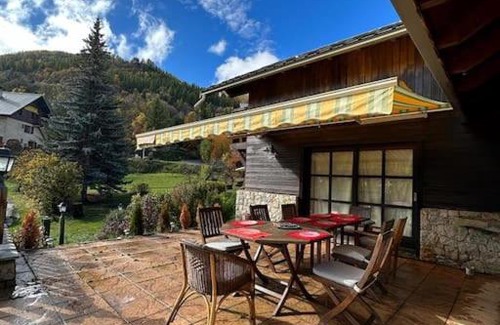Puy-Saint-Vincent Ski Chalet | Les 3 Petits Cochons Chalet Puy Saint Vincent Village