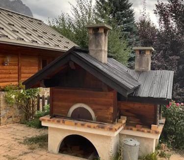Puy-Saint-Vincent Ski Chalet | Les 3 Petits Cochons Chalet Puy Saint Vincent Village