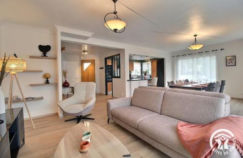 Lamballe House | Les acacias