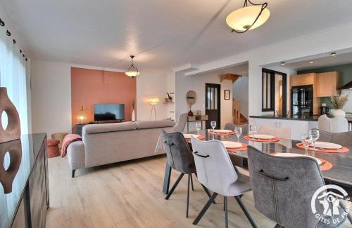 Lamballe House | Les acacias