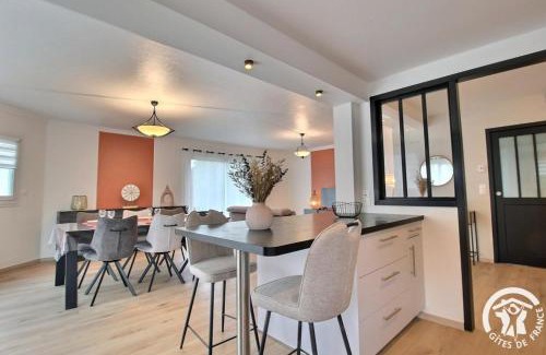 Lamballe House | Les acacias