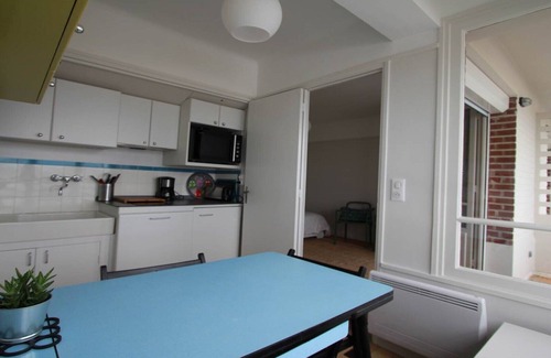 Cayeux-sur-Mer Apartment | Les Asters apartment facing the sea with balcony terrace.