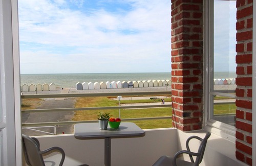 Cayeux-sur-Mer Apartment | Les Asters apartment facing the sea with balcony terrace.
