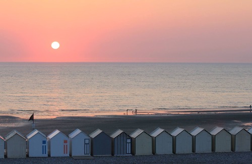Cayeux-sur-Mer Apartment | Les Asters apartment facing the sea with balcony terrace.