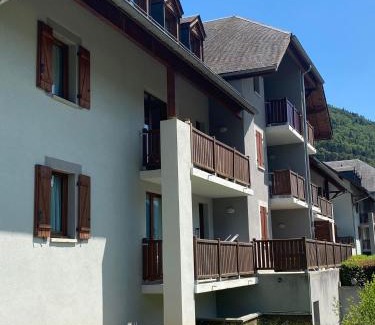 Arreau Apartment | Les Balcons de La Neste - Appt 1 à 6 personnes (Balcon et vue montagne)
