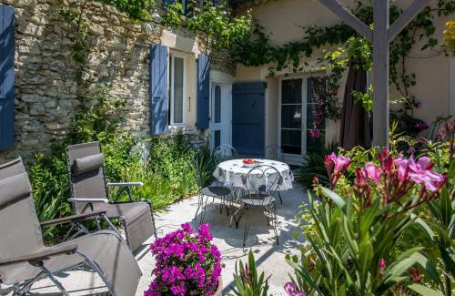 Pont-de-Barret House | Les Beaux Chenes