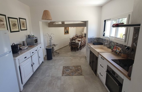 Saumane-de-Vaucluse House | "Les bergeries de Saumane", large air-conditioned gite, shared heated pool.