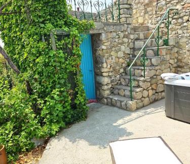Montfort Villa | Les Bulles de Montfort - WiFi - Parking gratuit & Cuisine