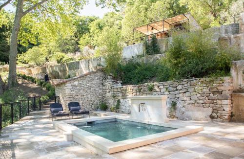 Lacoste House | Les Cabanes de la Fontaine