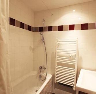 Villar-d'Arene Apartment | Les Cabasses 6 - Accommodation in a village house