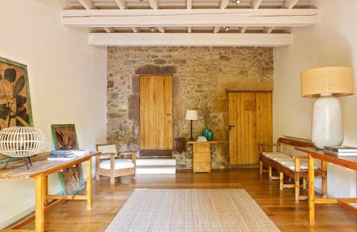 Centelles House | Les Canes