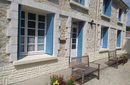 Moragne House | LES Capucines - Gite Complex