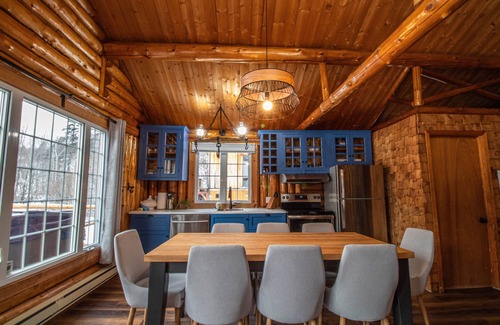 Saint-Raymond Ski Chalet | Les Chalets Tourisma - Le Pin Royal