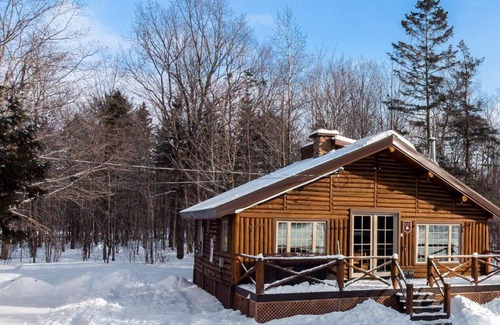 Saint-Raymond Ski Chalet | Les Chalets Tourisma - Le Pin Royal
