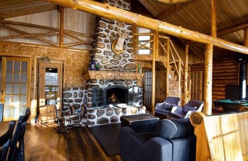Saint-Raymond Ski Chalet | Les Chalets Tourisma - Chalet sur une île privée avec spa - Le Pin Royal