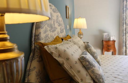 Cabrieres-dʼAigues Bed & Breakfast | Les Chambres de Fanny