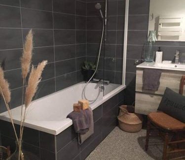 Albertville Bed & Breakfast | Les chambres de Pauline avec spa et climatisation parking moto garage vélo