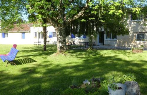 Sencenac-Puy-de-Fourches Bed & Breakfast | Les chambres du Ladoux