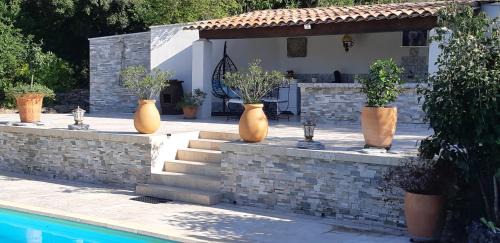 Belcodene Bed & Breakfast | Les Chambres Manon en Provence - Piscine, Spa, Tennis