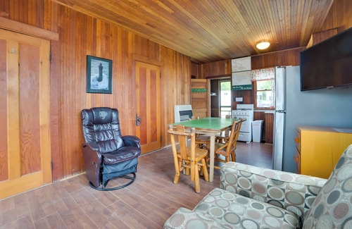 Cedarville Cabin | Les Cheneaux Islands Cabin 4 w/Deck: Pet Friendly