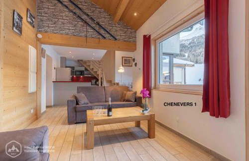 Lanslevillard Apartment | LES CHENEVERS
