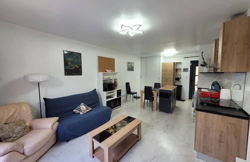 Michery House | LES CHENEVIERES
