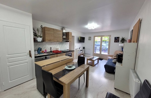 Michery House | LES CHENEVIERES