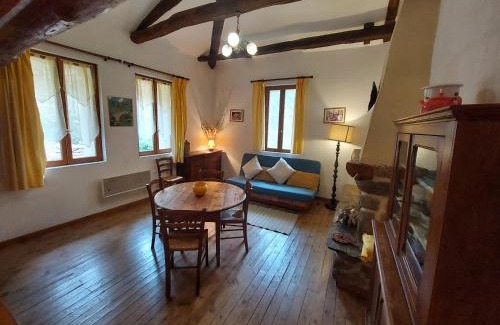 Saint-Julien-d'Arpaon House | Les Copains a Bord - gites