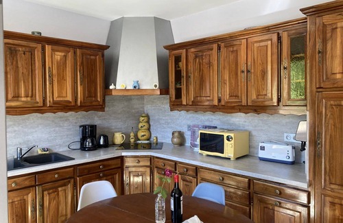 Calvignac House | Les Costes, Calvignac. Large house with pool. Close to the river.