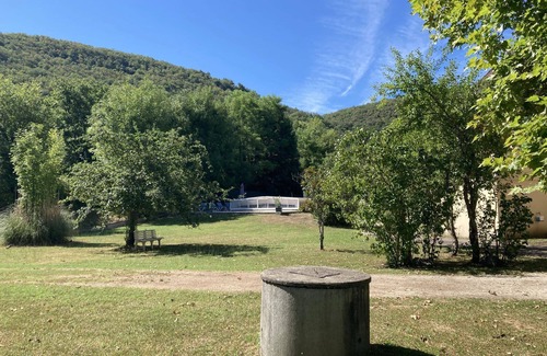 Calvignac House | Les Costes, Calvignac. Large house with pool. Close to the river.