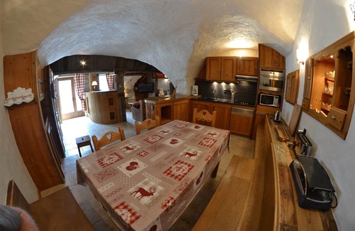 Vaujany Apartment | Les Coutegas - Two Bedroom Apartment, Sleeps 6