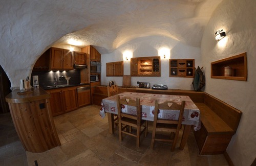 Vaujany Apartment | Les Coutegas - Two Bedroom Apartment, Sleeps 6