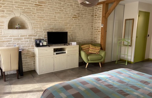 Saint-Ouen-en-Brie House | Les Crinieres en Brie