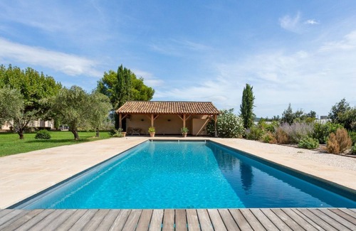 L'Isle-sur-la-Sorgue Villa | Les Deux Mas - Eight Bedroom Villa, Sleeps 16