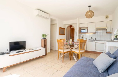 Saint-Cyprien Plage Apartment | Les Embruns by Interhome