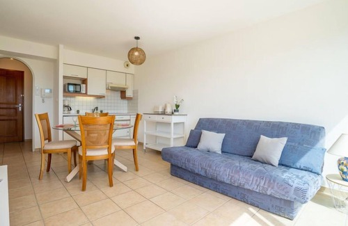 Saint-Cyprien Plage Apartment | Les Embruns by Interhome