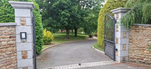 Le Val-Saint-Pere Bed & Breakfast | Les Escales de Marion