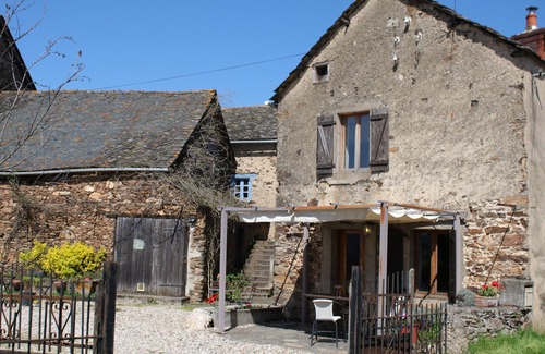 Tanus House | Les Fleurs -Two connecting gîtes ideal for large family groups/friends sharing
