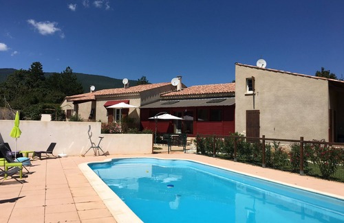 Chateauneuf-Val-Saint-Donat House | Les Papillons 40m2, a real cocoon for two lovers! Shared swimming pool