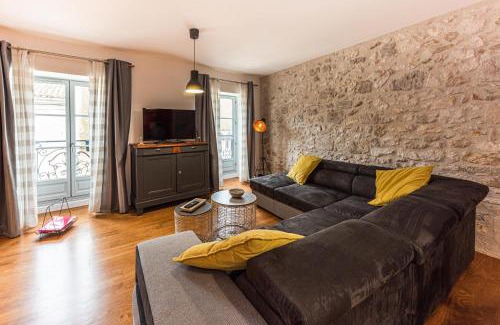 Nerac Apartment | Les Gîtes du château - L Appartement du Roi - Magnifique Appartement face au château