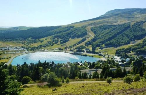 Besse-et-Saint-Anastaise Apartment | Les Gentianes n°8 - Studio en centre de station. Vue sur les pistes.
