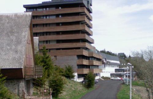 Besse-et-Saint-Anastaise Apartment | Les Gentianes n°8 - Studio en centre de station. Vue sur les pistes.