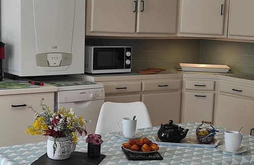 Chargey-les-Port Cottage | Les Glycines Cottage - Quiet with wifi and pets allowed