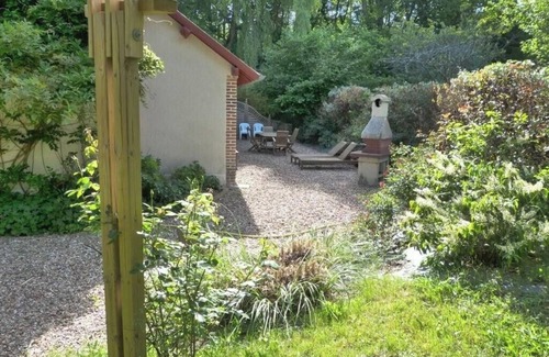 Crouy-sur-Cosson House | Les Glycines, self-catering cottage on a 15-hectare wooded estate