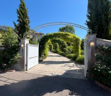 Giverny House | Les Grands Jardins Lodge