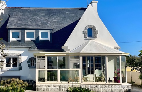 Plogoff House | Les hortensias between land and sea - room