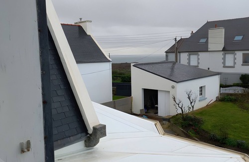 Plogoff House | Les hortensias between land and sea - room