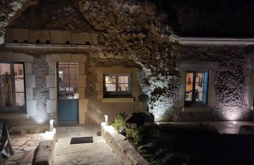 Troo House | Les Iris - gîte insolite troglodytique