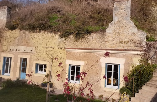 Troo Villa | Les Iris unusual gîte, entirely troglodytic!