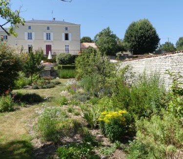 Xanton House | Les Jardins de Xanton